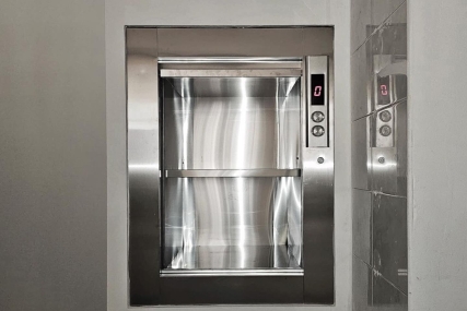 Kuhinjsko dizalo (mali lift): praktično rješenje za brži i sigurniji rad u kuhinji